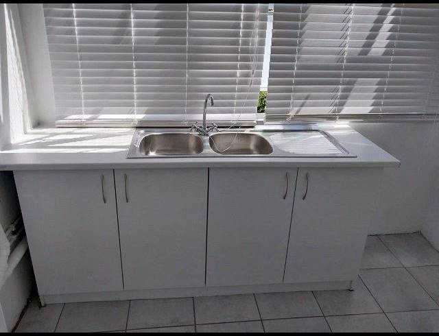 2 BEDROOM PROPERTY TO RENT IN FISH HOEK